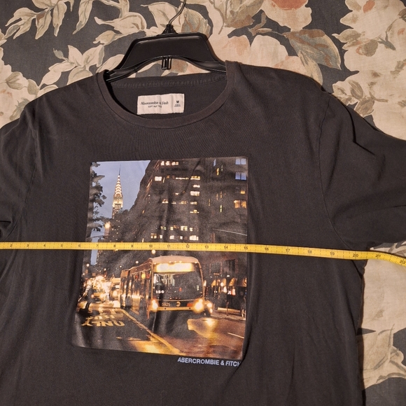 Abercrombie & Fitch graphic NYC soft tee size Medium - Picture 8 of 8